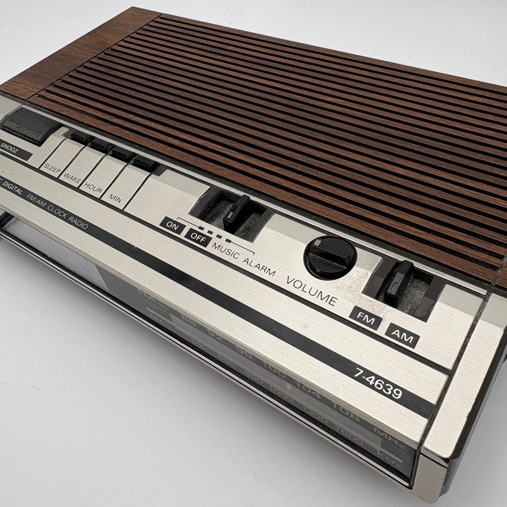 General Electric Vintage Clock Radio Woodgrain Digital AM/FM Model 7-4639A MCM - Picture 5 of 7